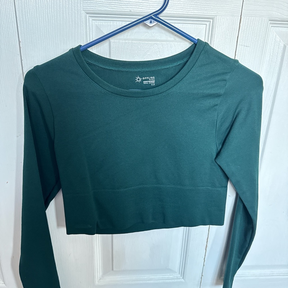 Green Crop Top with Long Sleeves and Round Neck